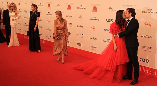Lisa Maria Potthoff, Lara Mandoki, Kara Ann Hecker und Quirin Berg auf dem Red Carpet @ Deutscher Filmball 2020 (©Foto.Martin Schmitz)